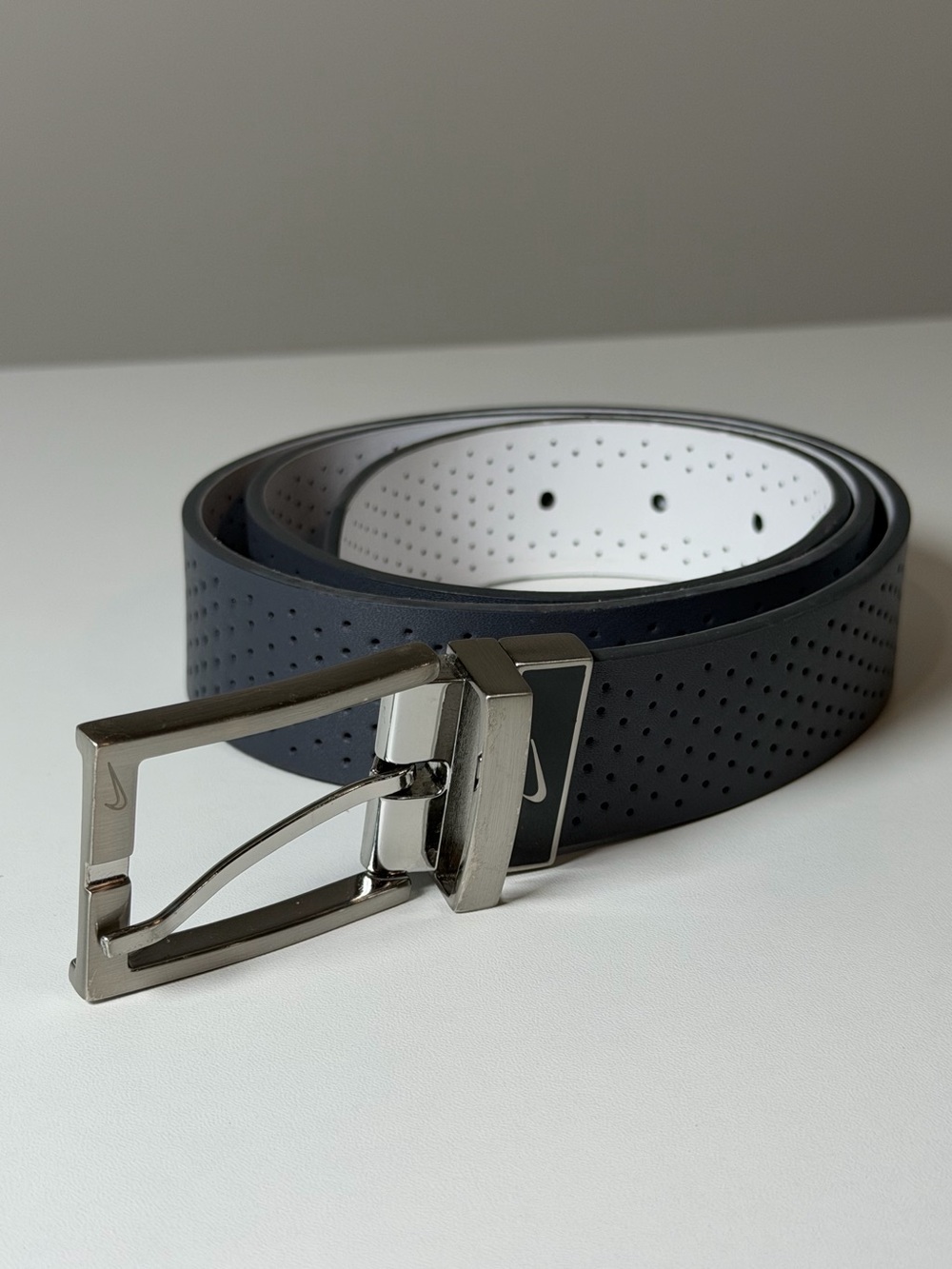 Nike Golf Reversible 38W Perforated Belt in Navy and White Silver Buckle